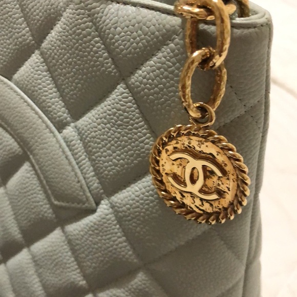 Authentic CHANEL medallion bag - Picture 4 of 8